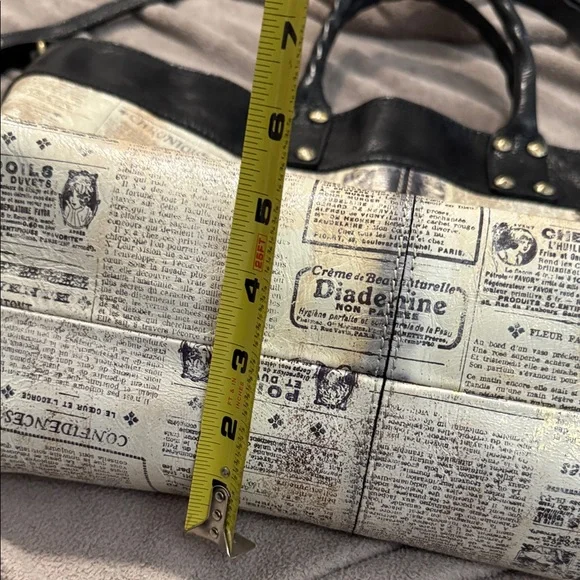 Patricia Nash Black and Cream Newspaper Print Bag - Picture 4 of 8